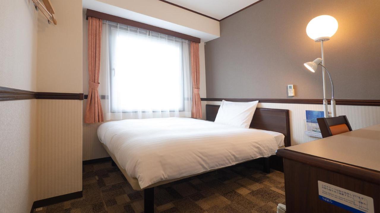 Toyoko Inn Shin-Osaka Chuo-Guchi Honkan Exteriör bild